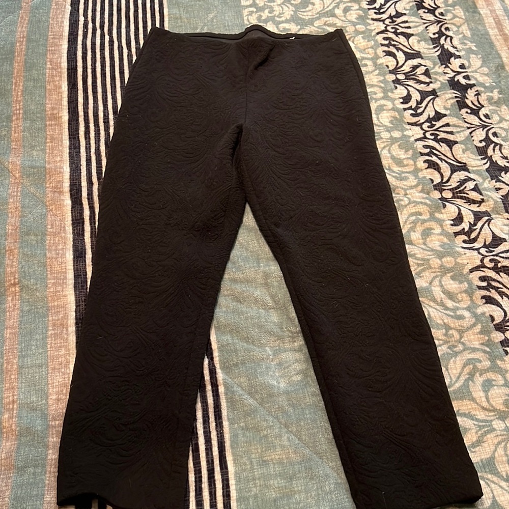 Black leggings with design